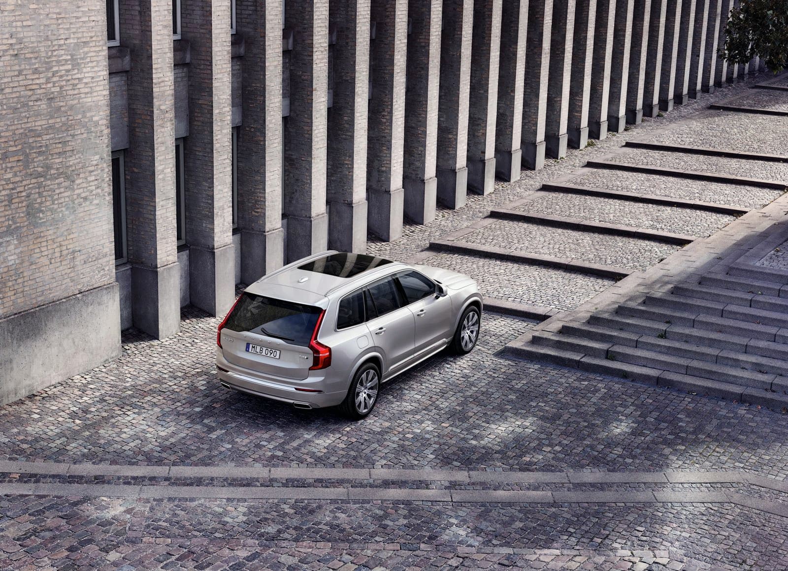 Volvo’s XC90 Recharge T8 Inscription – Volvo’s latest lifesaving device